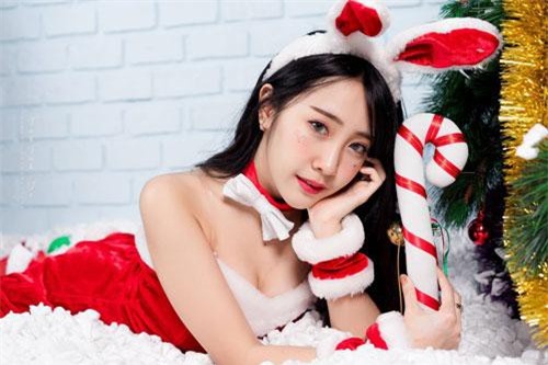 CLIP: Nhan sắc tựa nữ thần của người mẫu 9x