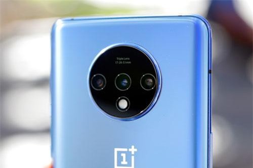 Cận cảnh smartphone cấu hình siêu 'khủng', 3 camera sau, giá hơn 12 triệu