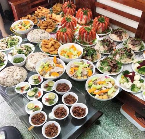 Nhà có giỗ, nàng dâu vào bếp làm 6 mâm cỗ trong 4 tiếng, mẹ chồng chỉ hỏi thế này...