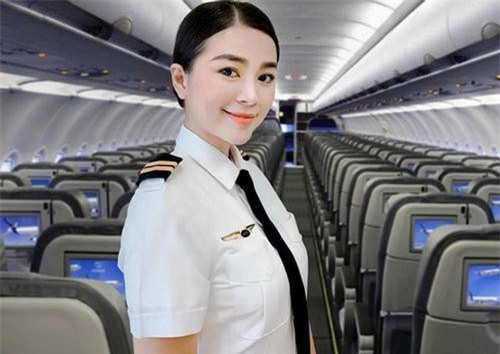 'Nữ cơ trưởng đẹp nhất Việt Nam' giờ tăng 10 kg, mũm mĩm càng đẹp