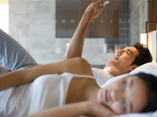 Phát điên vì chiếc điện thoại bí ẩn của chồng