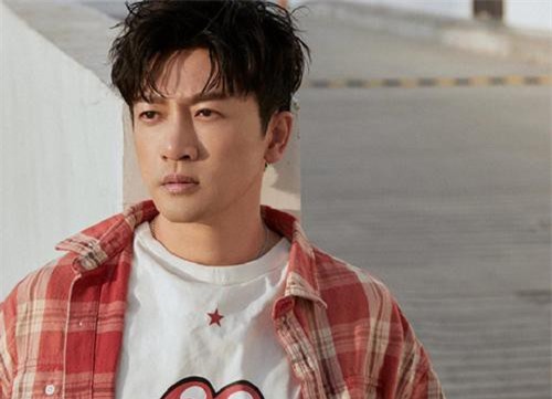 Vẻ thư sinh 20 năm không đổi của 'Ngũ a ca' Tô Hữu Bằng