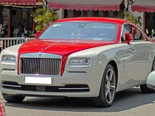 Xe sang Rolls-Royce Wraith màu độc dạo phố Hà Nội