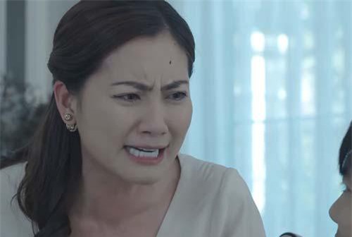 'Bán chồng' tập 21: Nga hóa điên lấy dao đâm vào chân khi nghe tin chồng ngoại tình và có con riêng