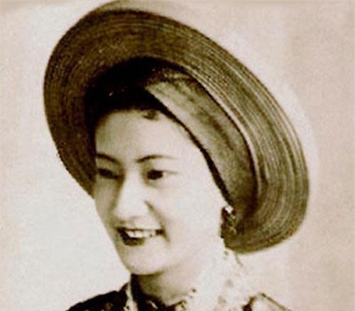 B&#x1EA3;n l&#x129;nh &#x27;&#x103;n &#x111;&#x1EE9;t vua&#x27; c&#x1EE7;a ho&#xE0;ng h&#x1EAD;u Nam Ph&#x1B0;&#x1A1;ng