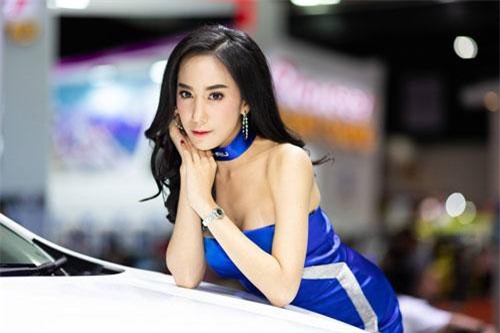CLIP: 'Nghẹt thở' trước body của 'hot' idol Thái Lan