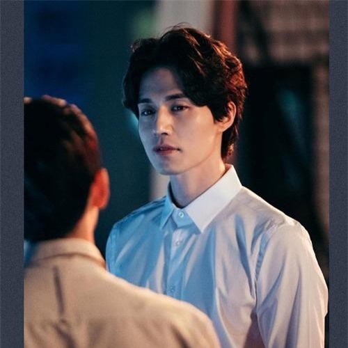 Fan 'khóc thét' vì tạo hình của Lee Dong Wook trong phim Người lạ đến từ địa ngục