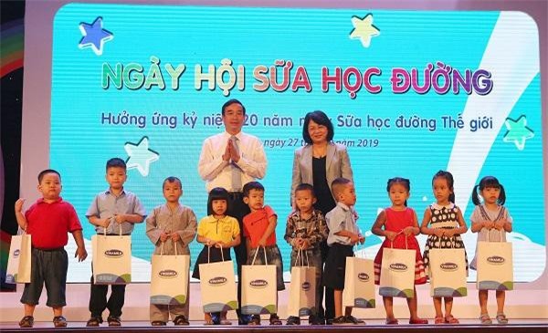 Hàng ngàn phụ huynh và trẻ em tham gia Chương trình Ngày hội sữa học đường Đà Nẵng