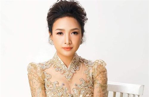 L&#xEA; B&#xEA; La &#x27;n&#x1ED5;i &#x111;&#xF3;a&#x27; khi b&#x1ECB; nh&#x1EAF;c l&#x1EA1;i m&#x1ED1;i quan h&#x1EC7; &#x27;c&#x1EA1;ch m&#x1EB7;t&#x27; nhau v&#x1EDB;i Ng&#x1ECD;c Lan