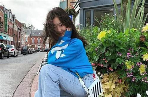 Lý Yên nhà Vương Phi lại tiếp tục thể hiện thần thái 'không phải dạng vừa' ở trời Tây