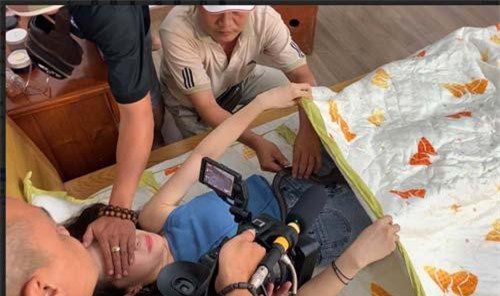 Quỳnh Nga hoảng hồn tháo chạy vì phải đóng cảnh rắn bò lên người