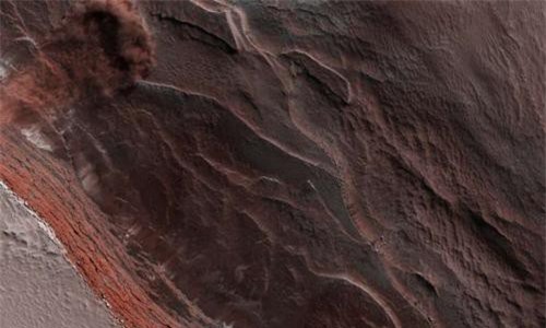 Sự thật sửng sốt mùa 'băng tuyết' lở trên sao Hỏa