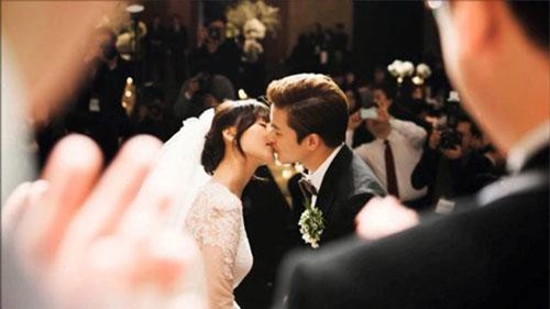 Tới dự đám cưới anh trai của người yêu, cô gái sững sờ phát hiện sự thật