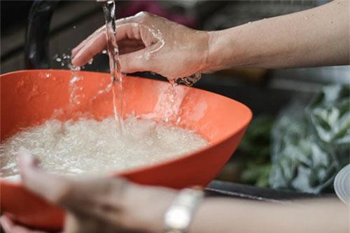 4 sai lầm 'kinh điển' khiến nồi cơm mất hết chất