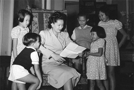 'Đánh ghen' là phải đầy kiêu hãnh như Nam Phương Hoàng hậu, khiến tình địch suốt đời không quên