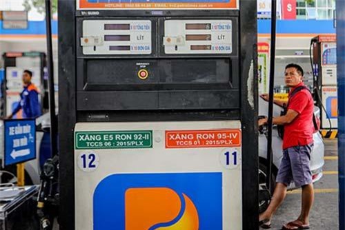 Giá xăng liệu có 'tăng sốc' vào ngày mai?