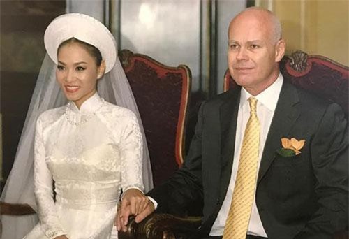 Ảnh cưới hiếm của nghệ sĩ Hoài Linh, Thu Minh và các sao Việt