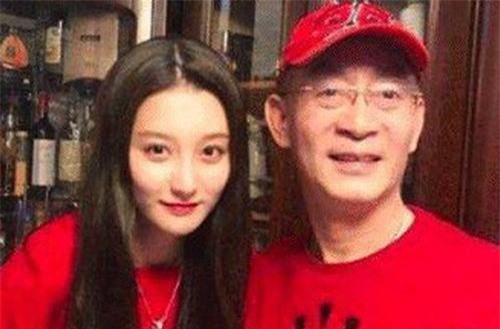 Bất ngờ với diện mạo cô con gái luôn được giấu kín của Lục Tiểu Linh Đồng: Nhan sắc ngọt ngào chẳng thua kém minh tinh