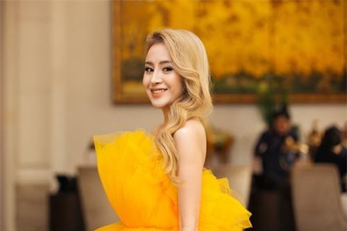 Cuộc sống giàu có của 'Bà Tưng' Huyền Anh: Xây nhà, mua chung cư ở Sài Gòn trước năm 30 tuổi