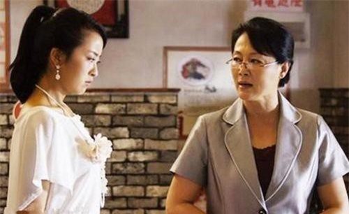 Đòi lấy tiền mừng cưới mua nhà to, nàng dâu lãnh nguyên cái tát đau điếng