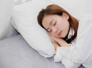 Làm điều này trước khi đi ngủ, bạn sẽ thấy sự khác biệt ngay vào sáng hôm sau
