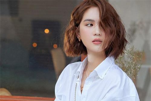 Ngọc Trinh bỗng đùng đùng khóa Facebook, lý do bất ngờ