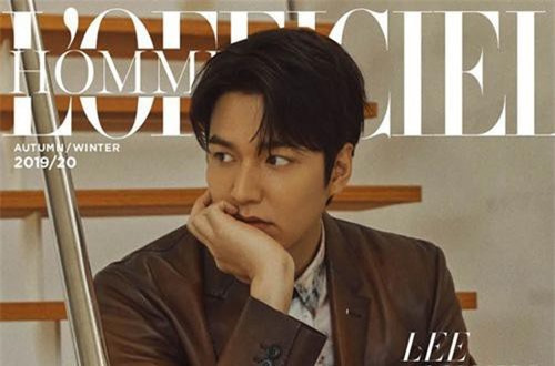 'Người thừa kế' Lee Min Ho xuất hiện với vẻ ngoài điển trai và phong độ sau thời gian bị chê xuống sắc hậu xuất ngũ