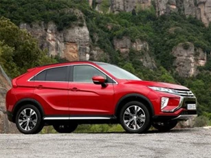 SUV Mitsubishi dùng động cơ tăng áp, giá gần 800 triệu khiến Mazda CX-5 phải dè chừng