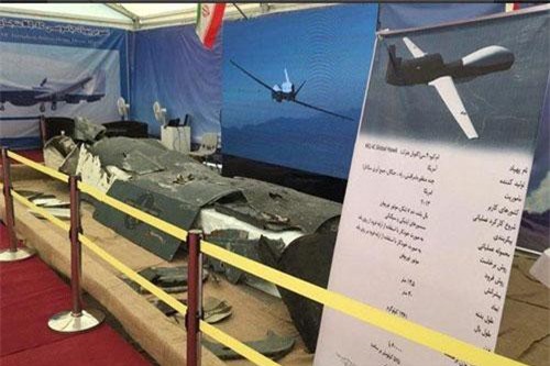 Xác máy bay không người lái của Mỹ bị Iran đem ra 'khoe'