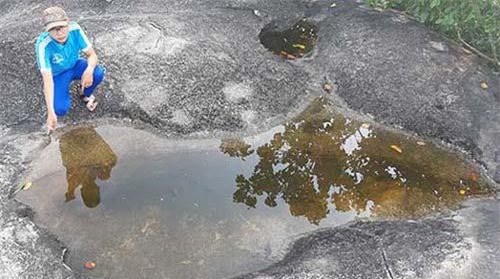 Bí ẩn 'Bàn chân tiên' ở vùng Thất Sơn