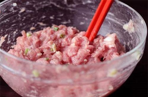 Đây là phần bẩn nhất của lợn chứa đầy ký sinh trùng, giá rẻ đến mấy cũng chớ mua kẻo rước bệnh vào người