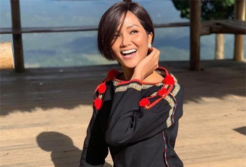 H'Hen Niê chính thức lên tiếng về tin đồn về quê vì có bầu, ngừng đồng hành với Hoa hậu Hoàn vũ Việt Nam 2019