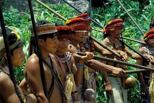Hãi hùng bộ tộc chặt đầu người làm... huy chương