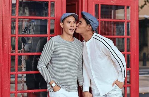 Hồ Vĩnh Khoa và bạn đời hạnh phúc kỷ niệm 2 năm ngày cưới tại London, dành cho nhau lời nhắn nhủ ngọt ngào đến 'tan chảy'