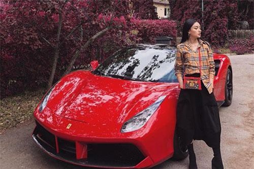 Hot girl Việt lấy chồng Thái Lan, bất ngờ ngồi trên đống của sang chảnh