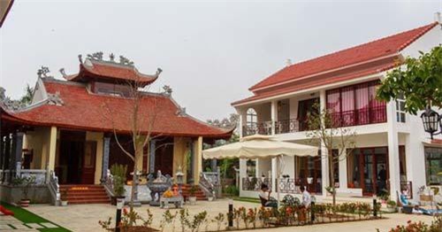 Khám phá cơ ngơi rộng gần 2.000m2 có điện thờ Mẫu của ca sĩ Việt Hoàn
