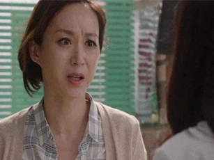 Không thể sống chung với... mẹ đẻ dù nhà chỉ có hai con gái