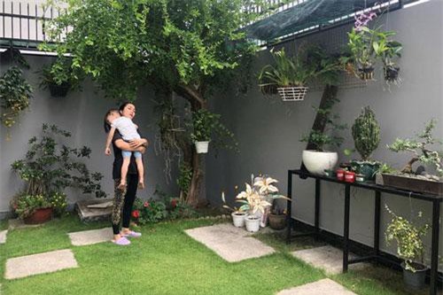 Ngắm căn biệt thự với sân vườn xanh mướt và ngập tràn tiếng cười của vợ chồng MC Ốc Thanh Vân
