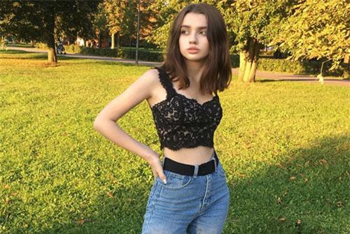 Ngắm vòng eo nhỏ hơn Ngọc Trinh của thiếu nữ người Nga