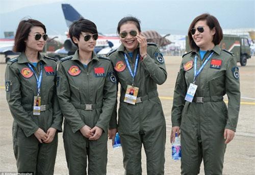 Ngỡ ngàng nhan sắc phi công Không quân Trung Quốc