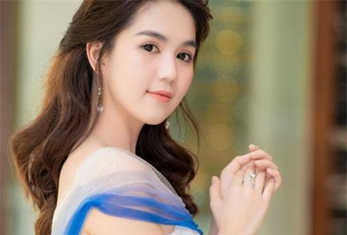 Ngọc Trinh triết lý yêu đương vỡ mộng, dân mạng nghi mẫu nội y đã chia tay người tình đại gia