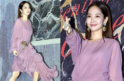 Park Min Young tự tay 'dìm dáng' với đầm bánh bèo màu tím, gương mặt lộ dấu hiệu lão hóa kém sắc giữa dàn mỹ nhân