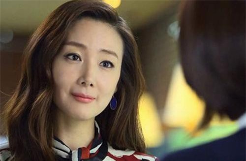 Phát hiện chồng tặng bồ nhí cả căn nhà tiền tỷ, tôi lặng lẽ làm một việc khiến cô ta nơm nớp lo sợ