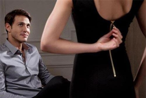 Vợ say mê vung tiền 'rắc thính' rồi nhận 'trái đắng' từ tình trẻ