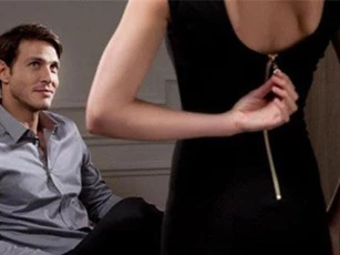 Vợ say mê vung tiền 'rắc thính' rồi nhận 'trái đắng' từ tình trẻ