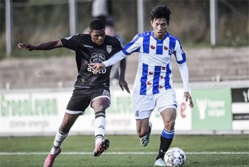 Bất ngờ với lý do Văn Hậu chưa có suất đá chính ở SC Heerenveen