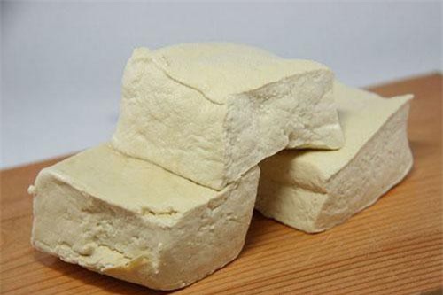 Bỏ túi mẹo nhận biết đậu phụ chứa thạch cao trong vài giây, người bán hàng cũng không thể chối cãi