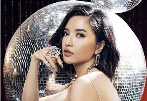 Fan cuồng 'ngã nhào' nghe mẹ 'nhắc khéo' Bích Phương: 'Nhà có con gái già thật khổ'