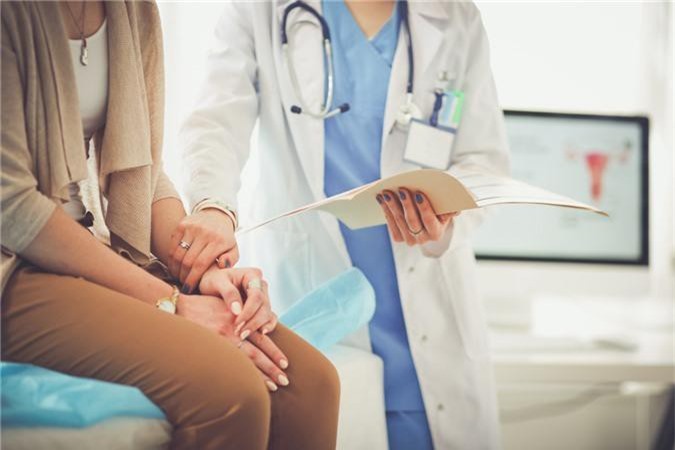 Mãn kinh 20 năm bỗng có kinh nguyệt trở lại, đi khám phụ khoa bác sĩ tiết lộ bất ngờ và điều bất cứ chị em nào cũng nên chú ý