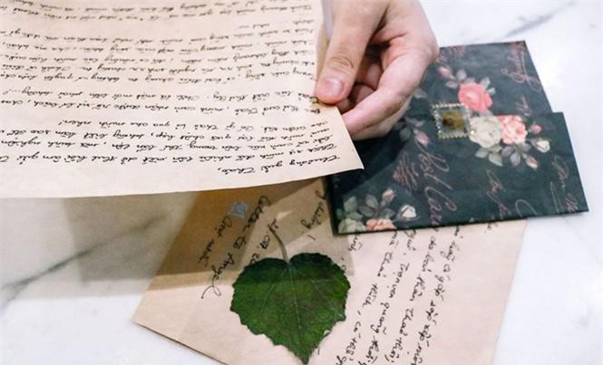 Một thế kỷ thư tay - Thanh xuân xa nhớ